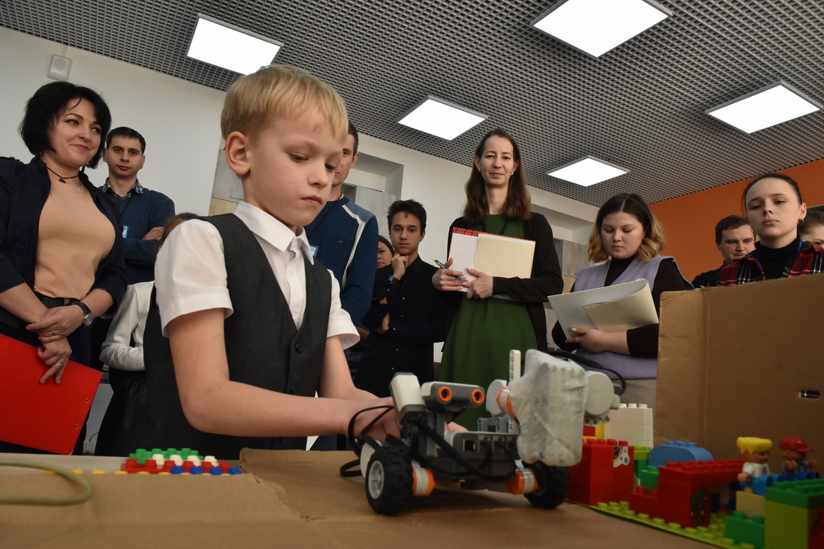 Специалисты АО «Златмаш» вошли в состав жюри городского Lego-фестиваля 