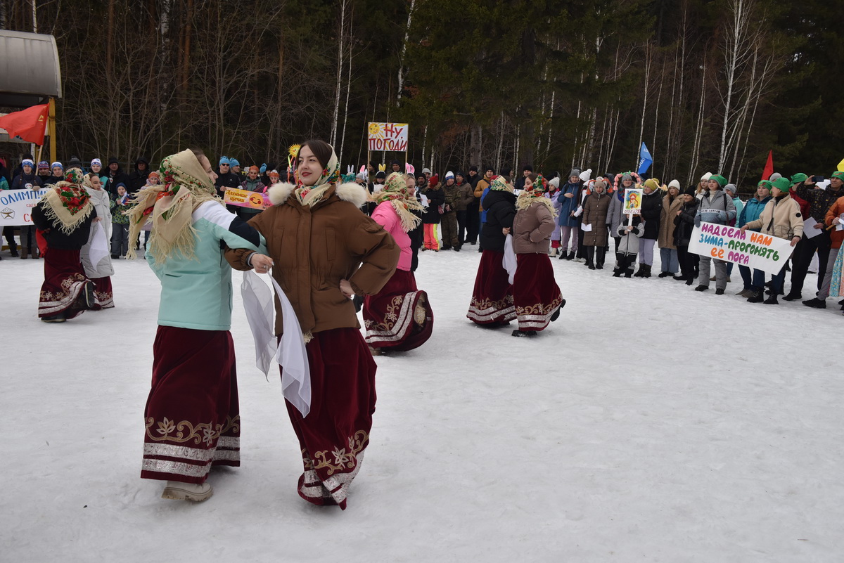 Коллектив АО «Златмаш» традиционно проводил зиму со всеми почестями