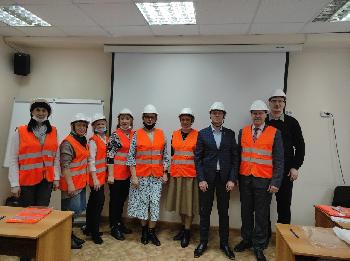 Специалисты АО «Златмаш» провели ознакомительную экскурсию по производству для педагогов Златоустовского техникума технологий и экономики