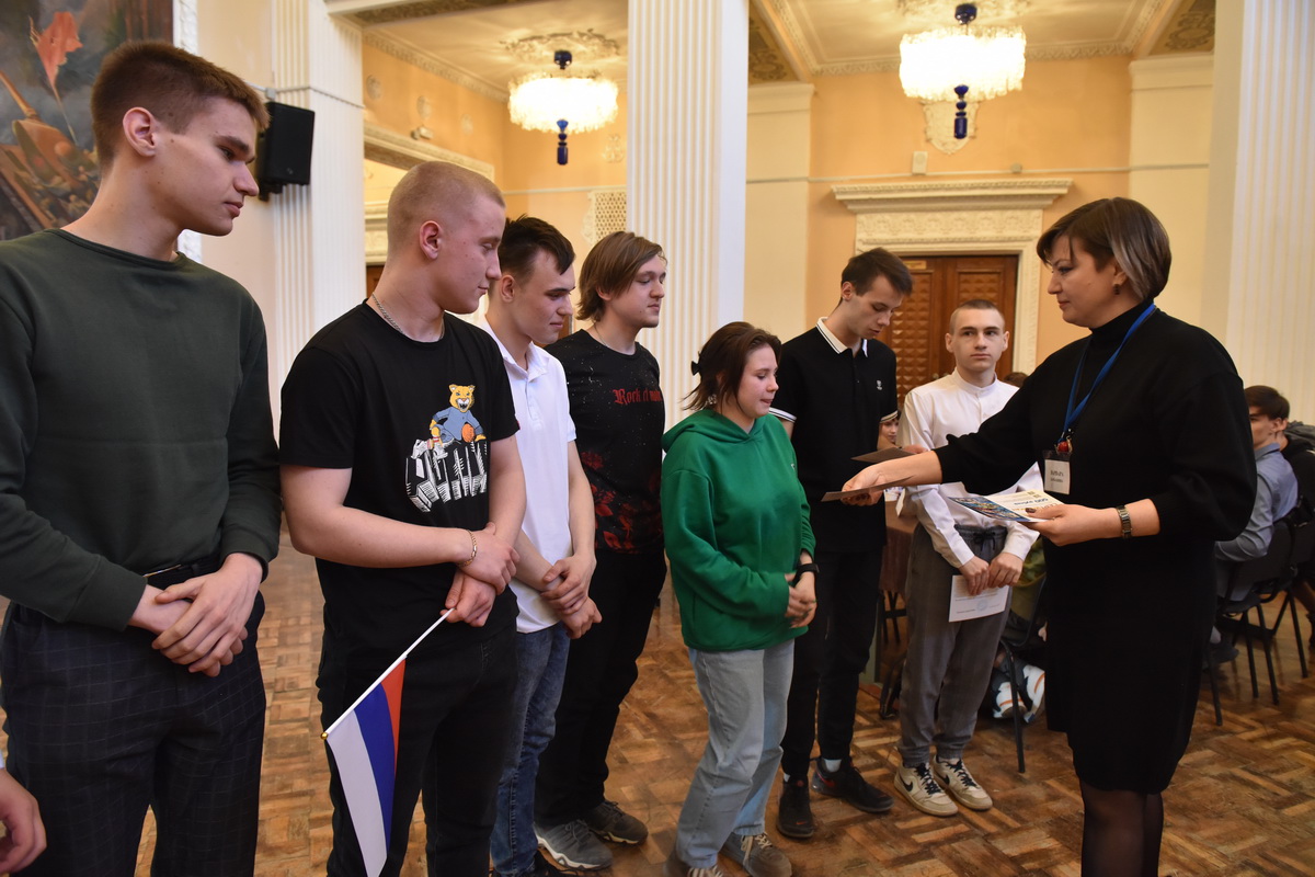 Студенты и школьники Златоуста отметили День космонавтики во Дворце культуры &quot;Победа&quot;