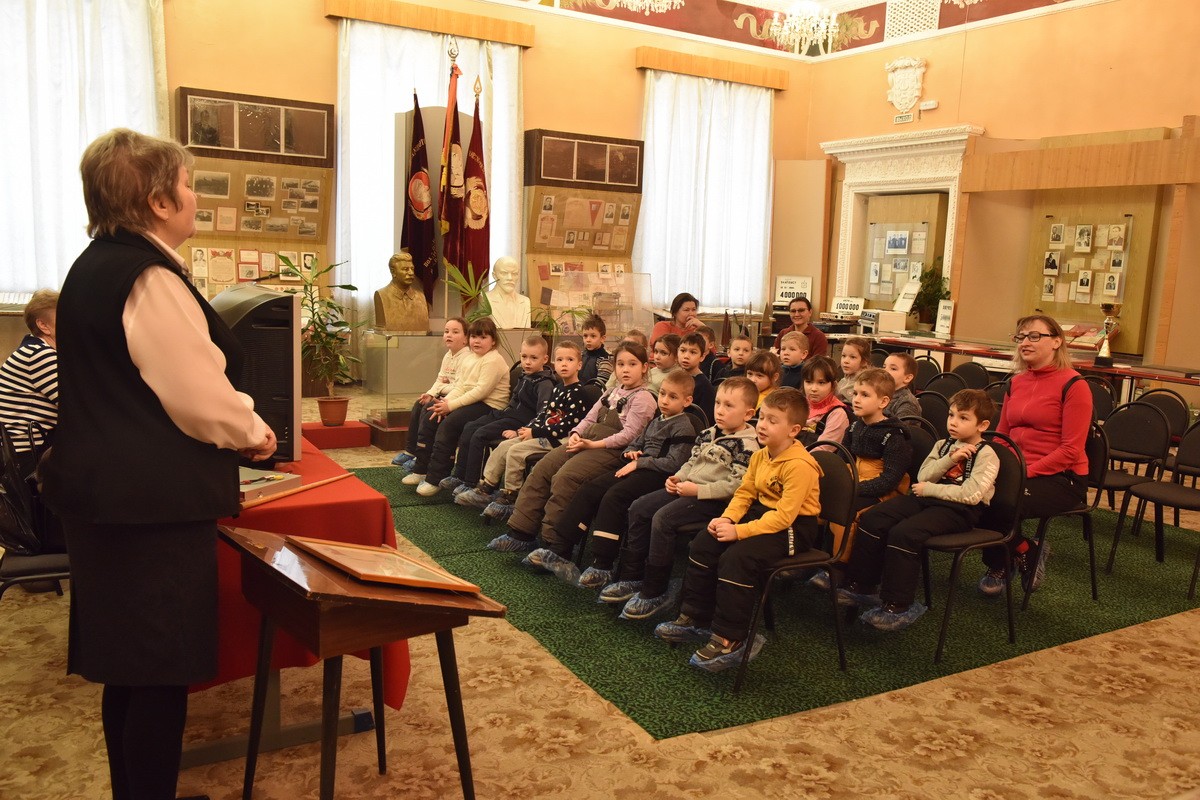 Очередная экскурсия для юных златоустовцев прошла в музее АО «Златмаш» 